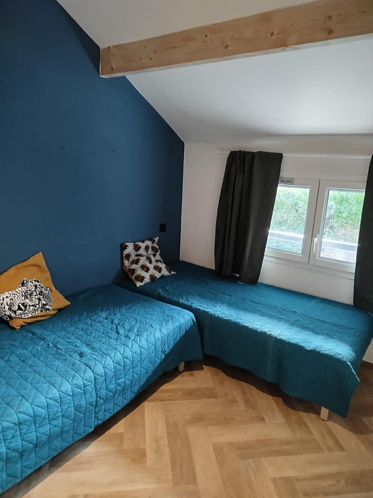 Blue And Green Rooms Англе Екстериор снимка