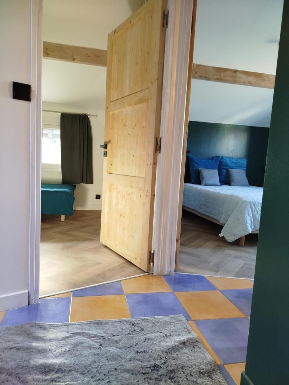 Blue And Green Rooms Англе Екстериор снимка