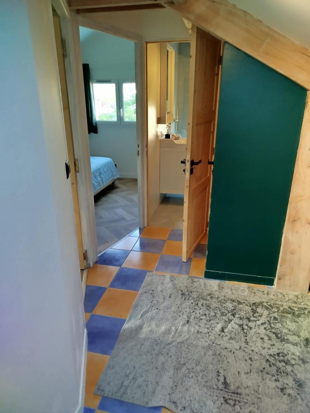 Blue And Green Rooms Англе Екстериор снимка